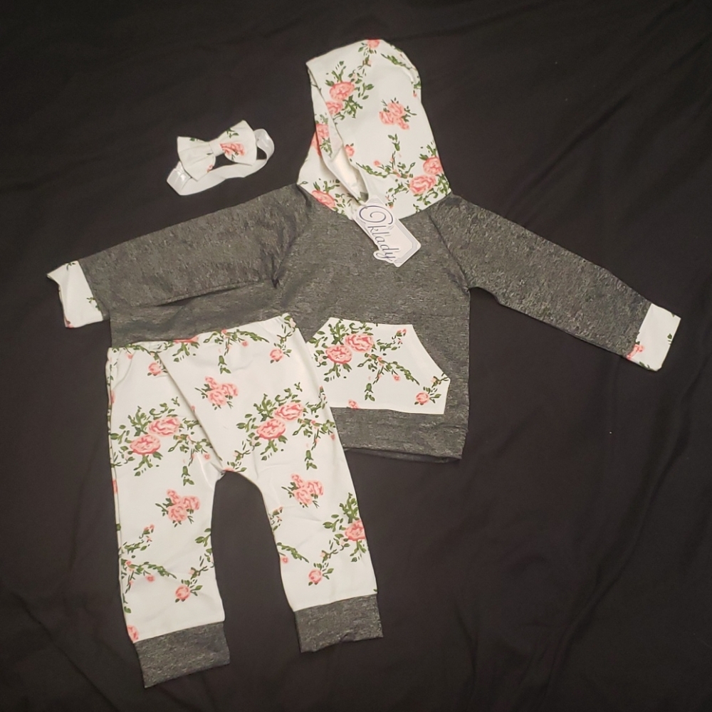 Floral and Heather Black outfit